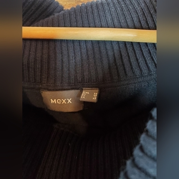 MEXX womens cowl neck short sleeve knit. Size medium. EUC. - Picture 5 of 8